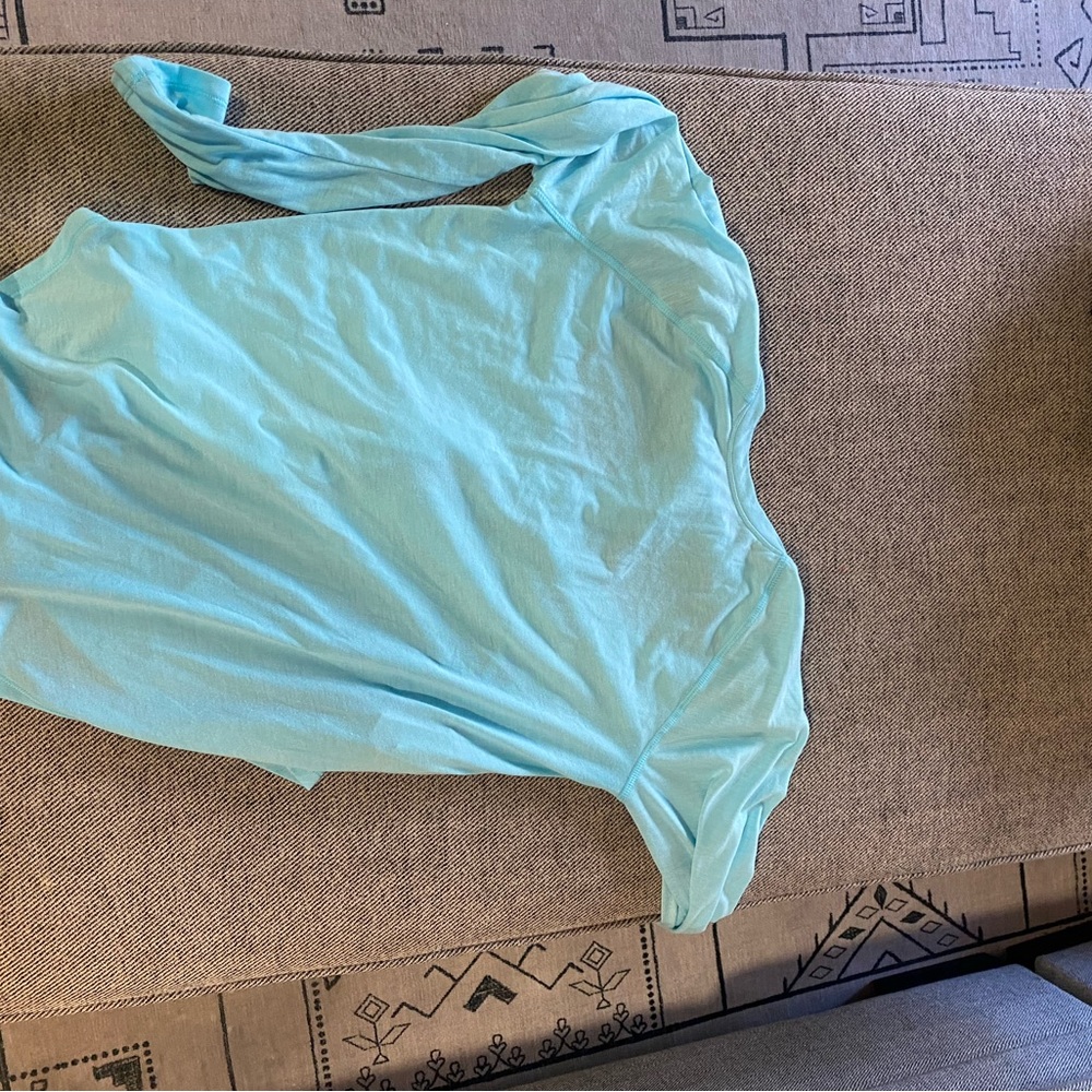 Under armor women’s workout top size small